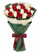 Букет Микс из красных и белых роз в Красногвардейском Республика Крым